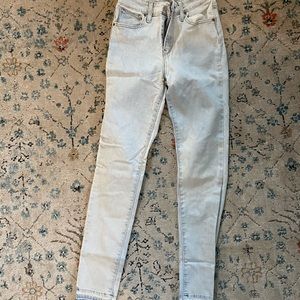 Levis - 721 high rise skinny size 25